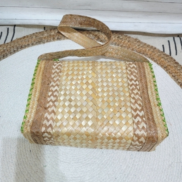 HANDMADE STRAW SHOULDER BAG, REAL SHELLS & EMBROIDERED COLORED STRAW DETAILS - Picture 13 of 16